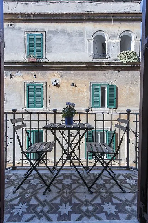 Flatinrome Trastevere Complex 0*, Rome Italy