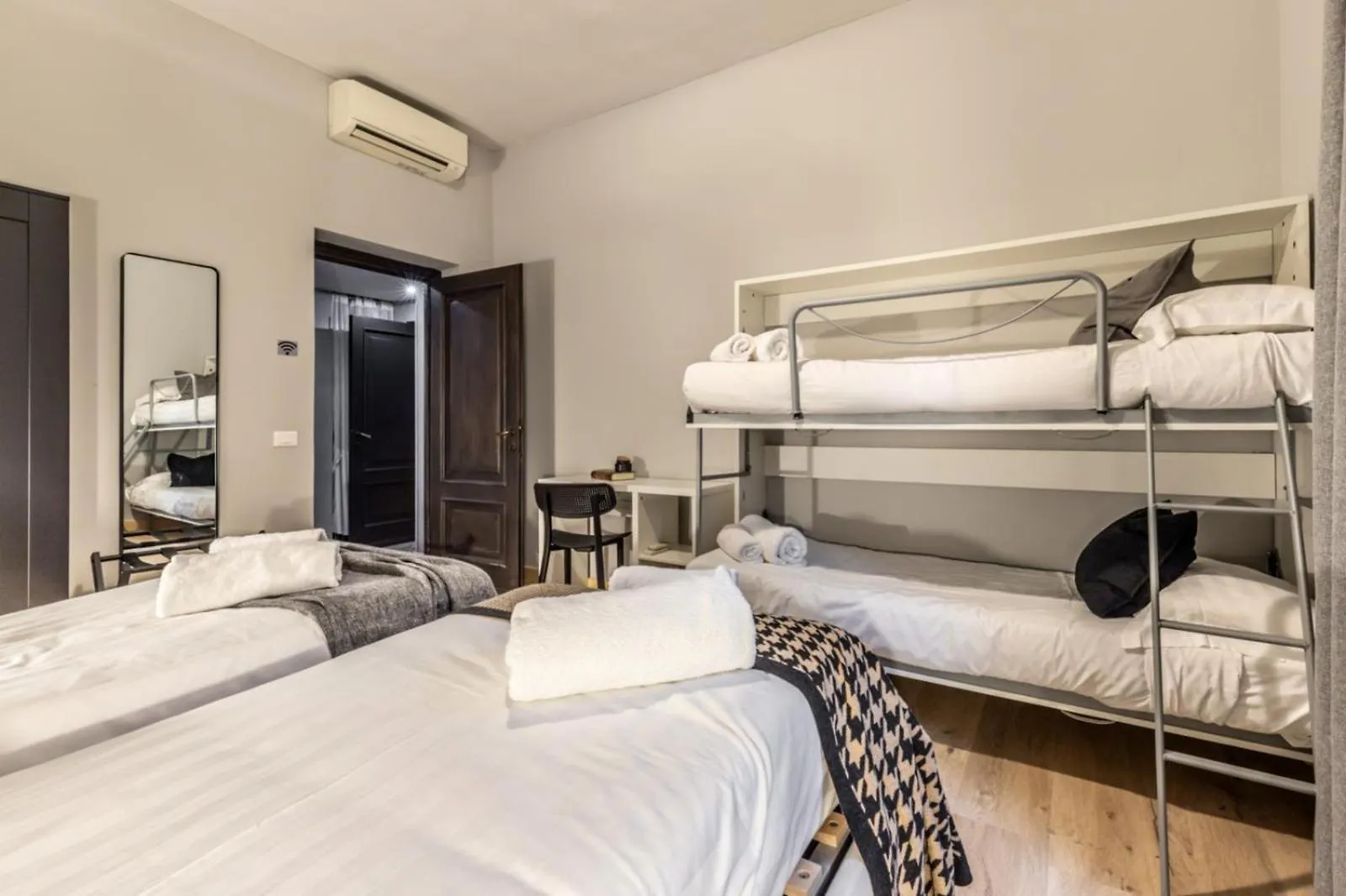 Flatinrome Trastevere Complex Italien